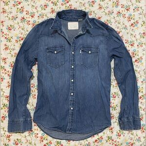 Levi’s work shirt size Medium altered?